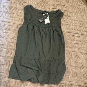 New cable and gauge Green Sleeveless Eyelet Top women’s Sz large
